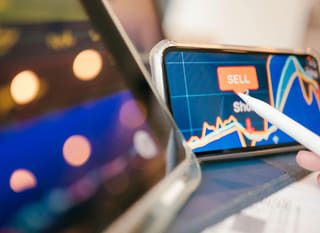Analyse van Bitcoin, Ethereum en forex-opties door een handelaar die actief is op meerdere markten
